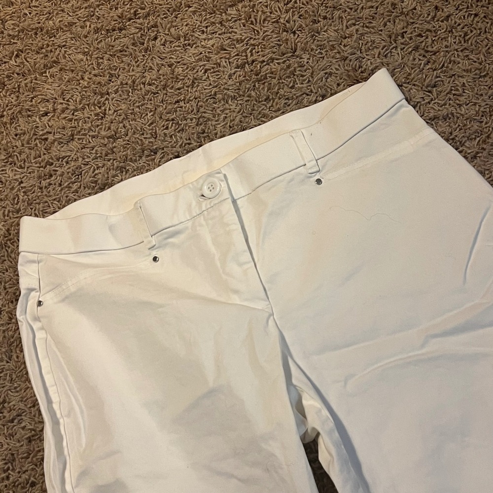 Coral Bay Petite White Bermuda Shorts Womens 12P Cotton Stretch Knee Length